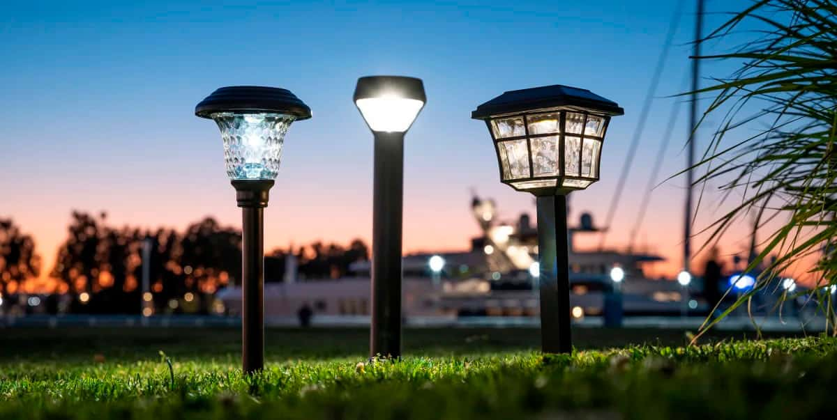 merecen la pena las luces solares de jardin